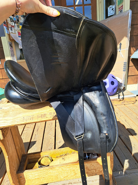 17.5" Custom Saddlery Wolfgang Solo Dressage Saddle