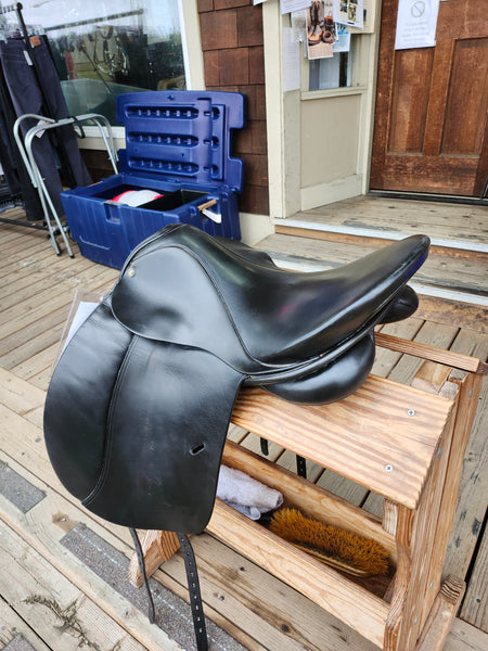 17.5" Custom Saddlery Dressage Saddle