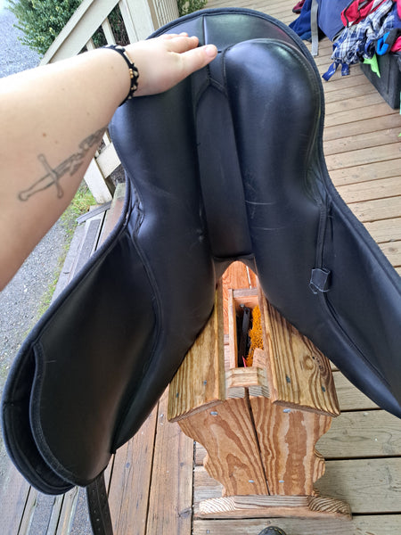 17.5" Wintec All Purpose Saddle