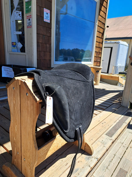 Treeless Saddle