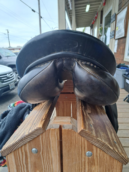 ON TRIAL 18" Stubben Scandica Dressage Saddle