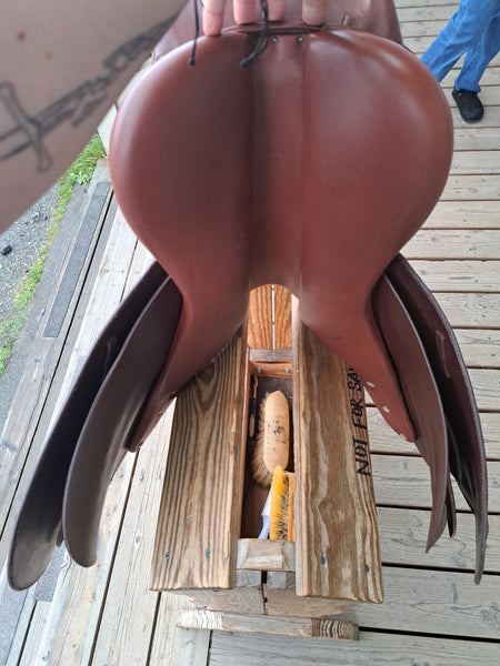 17" St. Lourdes Close Contact Saddle