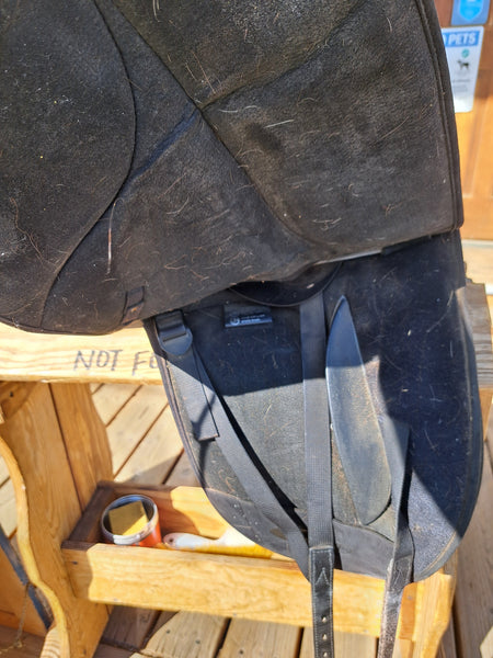 16" Wintec Isabell Dressage Saddle