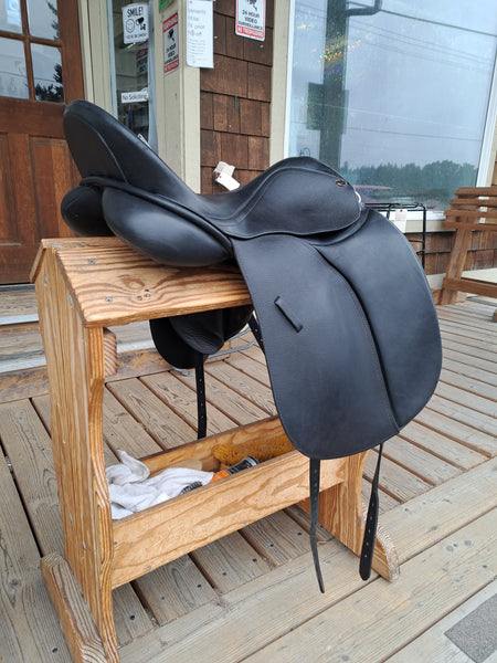 18" Borne Ambassador Dressage Saddle