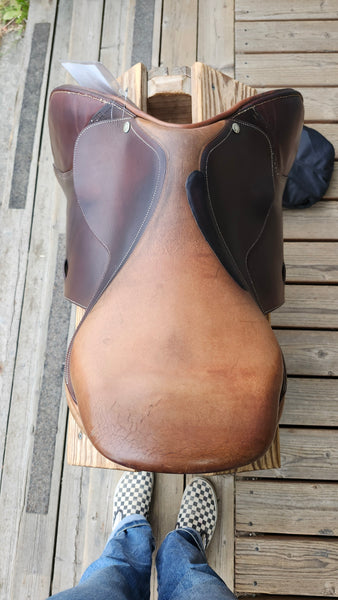 17" Butet Close Contact Jumping Saddle