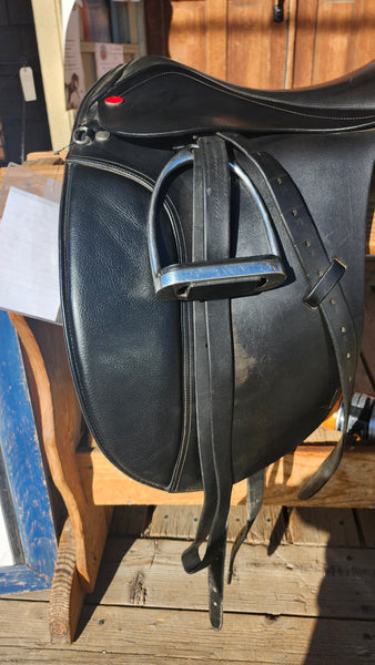 18" Duett Encore Dressage Saddle