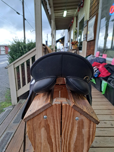 17.5" Wintec All Purpose Saddle