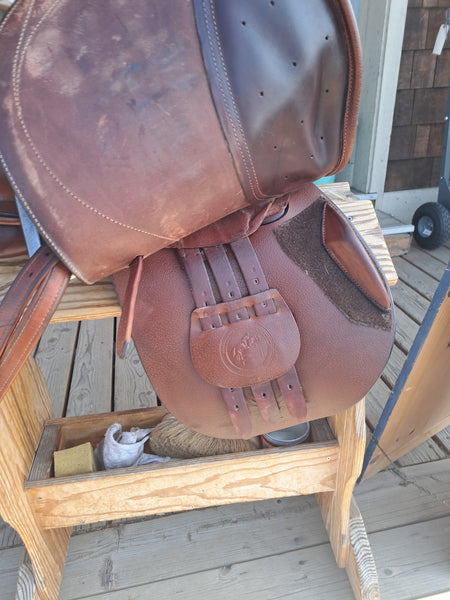 17.5" Collegiate Parfaire Close Contact Jump Saddle