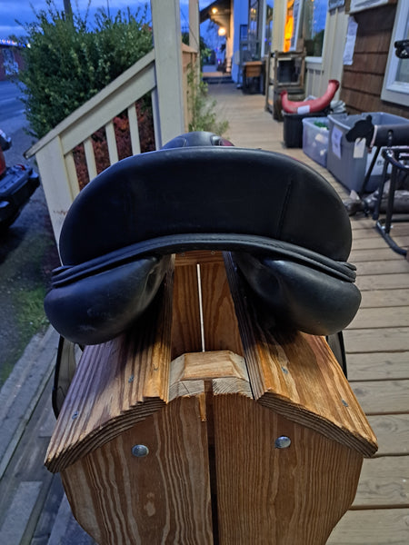 18" CWD SE24 Monoflap Dressage Saddle