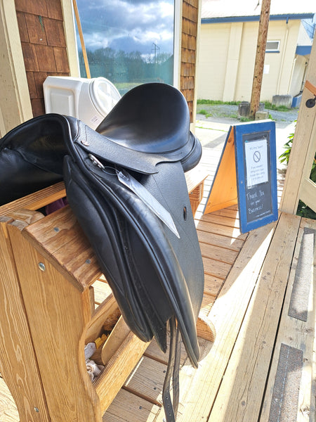 17.5" Cavaletti Dressage Saddle