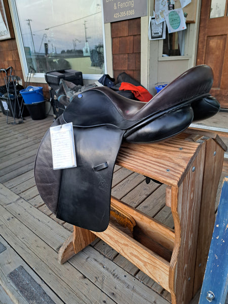 17.5" Frank Baines Zenith Dressage Saddle