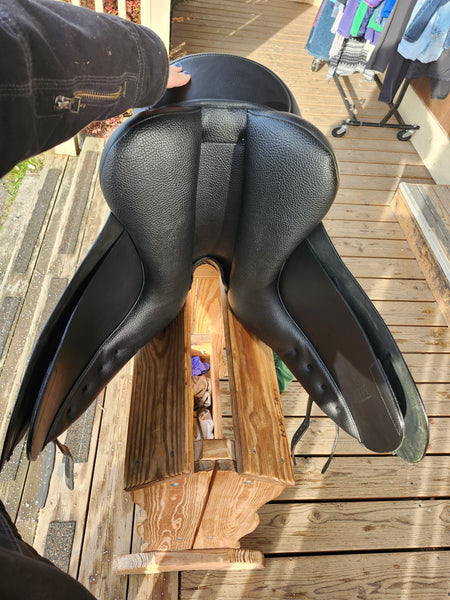 16.5" Arena dressage saddle