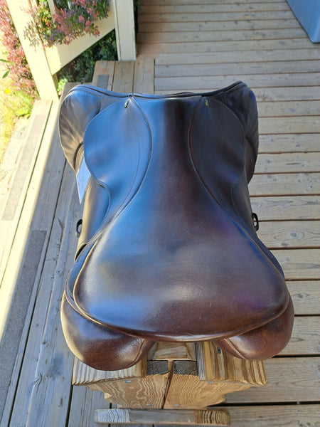 18" County Conquest Jumping Saddle