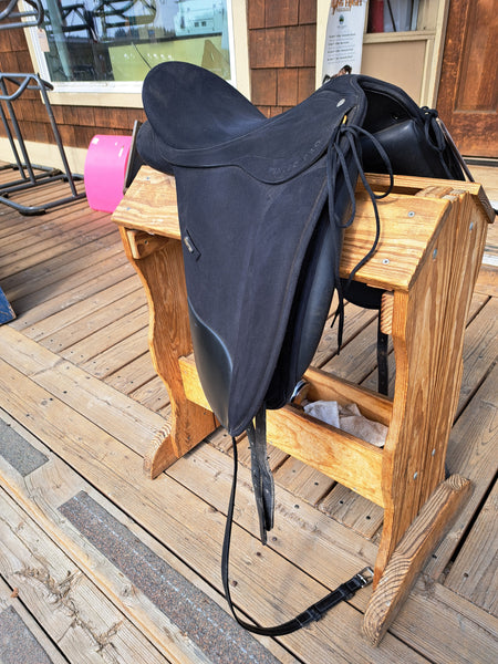 16.5" Wintec Pro Dressage Saddle