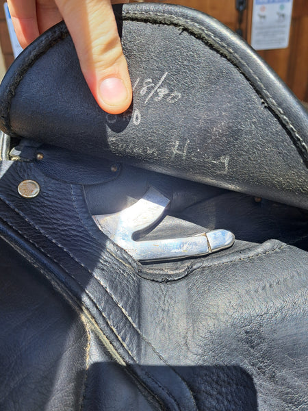 18" JRD Dressage Saddle