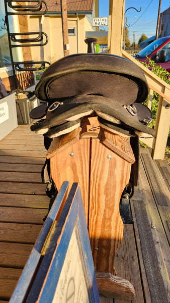 17" Abetta Adjustable Panels Trail Saddle