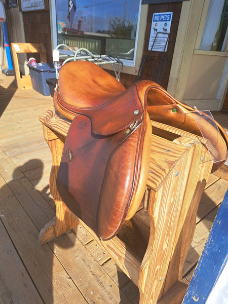 17" Devoucoux Biarritz Jump Saddle