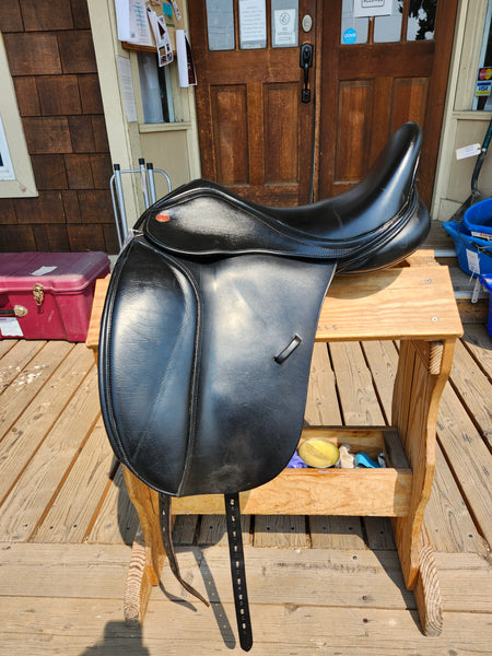 17" Kent & Masters MDM Dressage Saddle