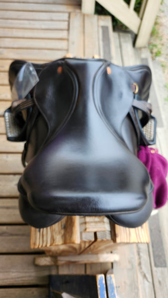 17.5" Kent & Masters Jump Saddle