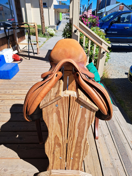17" Prestige Close Contact Jumping Saddle
