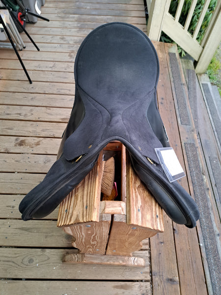 17.5" Wintec All Purpose Saddle