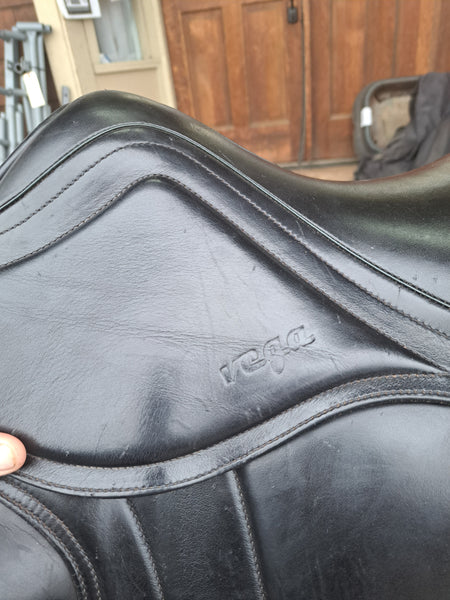 17" Amerigo Vega Dressage Saddle