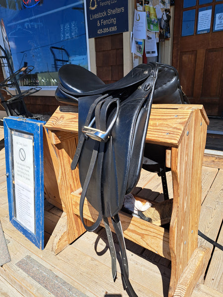 18" Collegiate Ruiz Diaz Dressage saddle