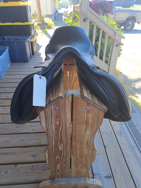 17" Hastilow & Sons Concept Jump Saddle