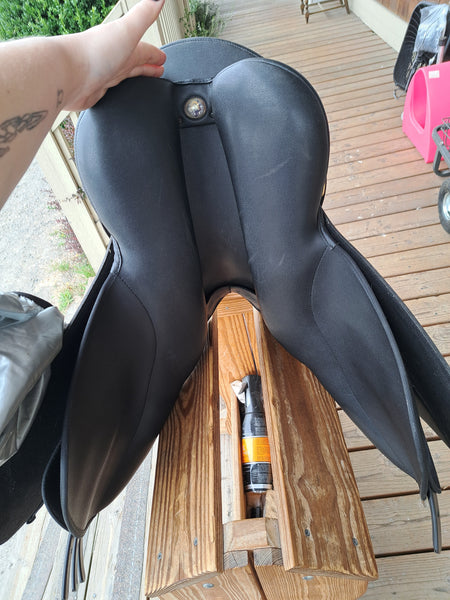 16.5" Wintec All Purpose Saddle