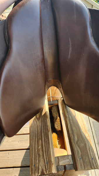 19.5" Lovatt & Ricketts Saddleseat Cutback Saddle