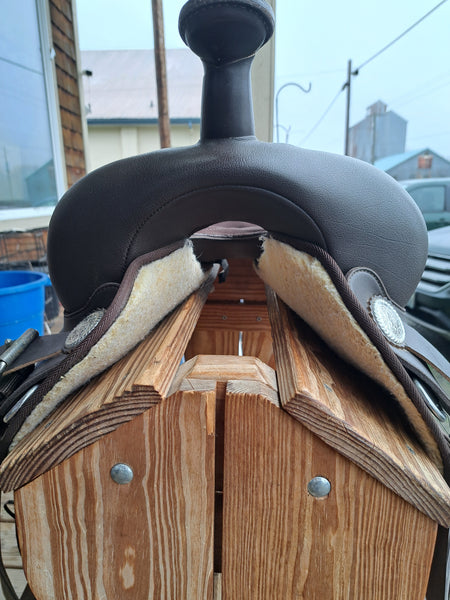 15" Wintec Synthetic Western Saddle
