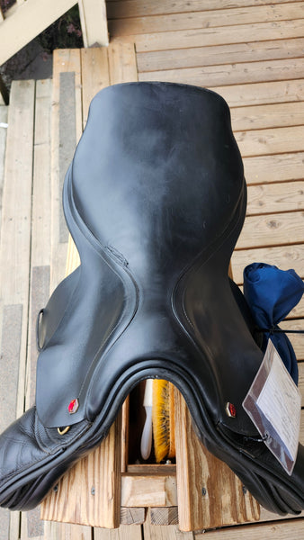 17.5" Albion Kontrol Close Contact Jump Saddle