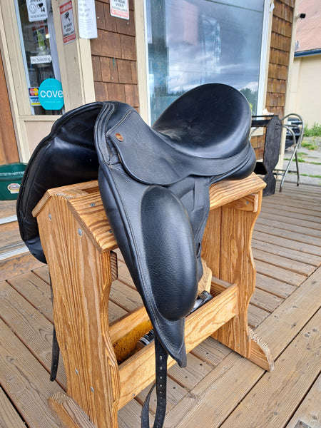 17" NSC Rhomeo Monoflap Dressage Saddle