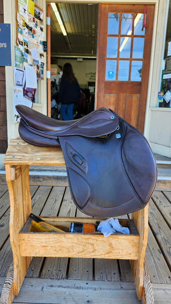 17" Stubben Phoenix Elite Jumping Saddle