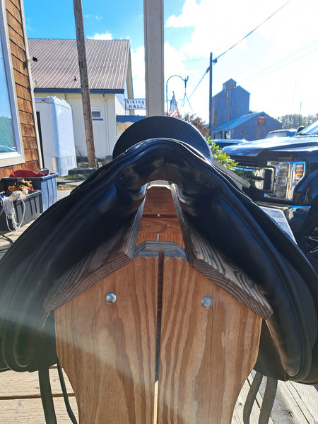 17.5" Bates Caprilli Dressage Saddle