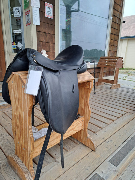 18" Borne Ambassador Dressage Saddle
