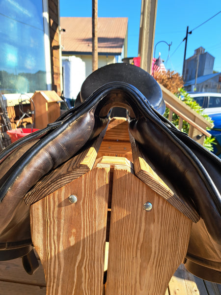18" Berney Bros Close Contact Saddle