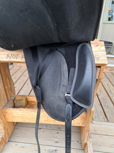 17.5" Tekna S-Line Synthetic Dressage Saddle