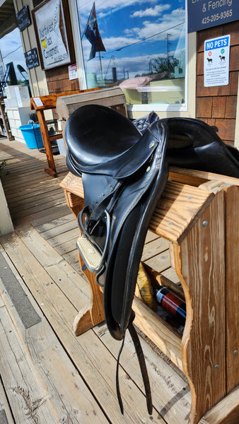 17.5" Sommer Novelle Dressage Saddle