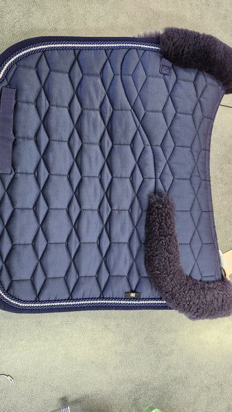 Large Mattes Quilt Sheen Square Cut Semi Lined Pad