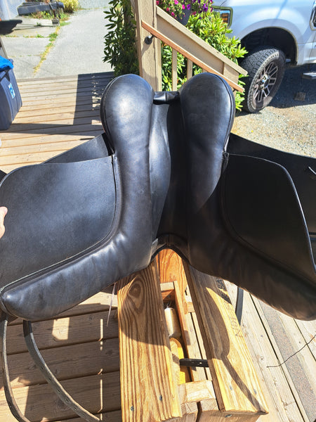 17.5" County Competitor 2000 Dressage Saddle