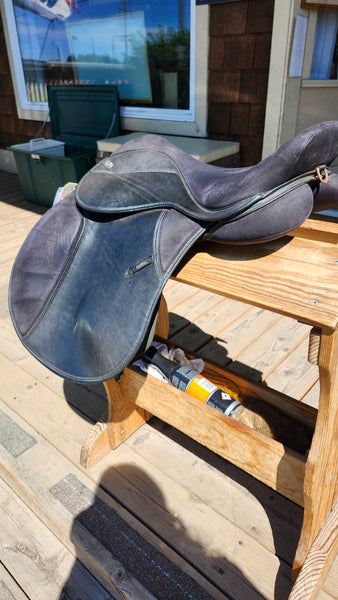 17" Thorowgood Griffin Synthetic All Purpose English Saddle