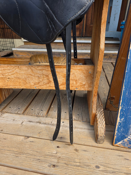 17.5" Custom Saddlery Icon Flight Monoflap Dressage Saddle
