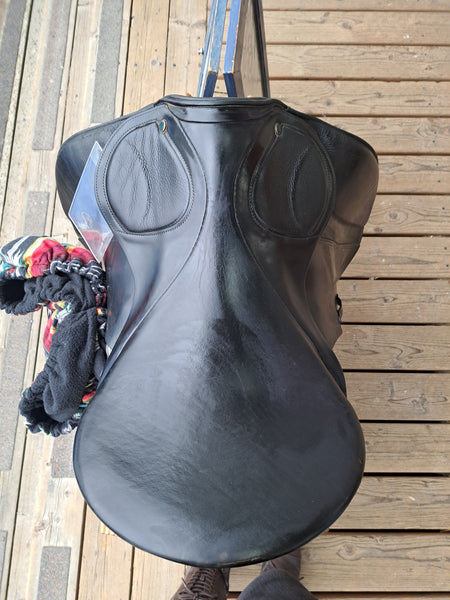 ON TRIAL 18" Stubben Scandica Dressage Saddle