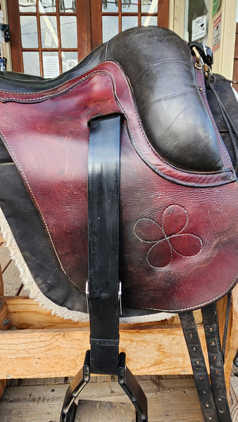 16" Ortho-Flex Endurance Saddle w/ Skito Booties