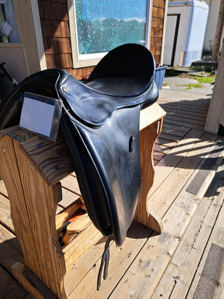 17.5" Bates Caprilli Dressage Saddle