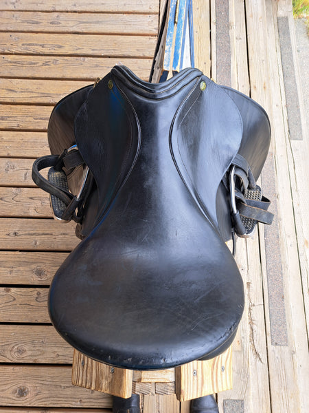 18" HDR Dressage Saddle