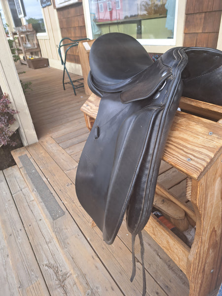 17" Zaldi New Kent Dressage Saddle