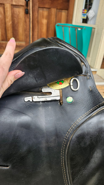 17" Karl Niedersuss Symphonie Dressage Saddle