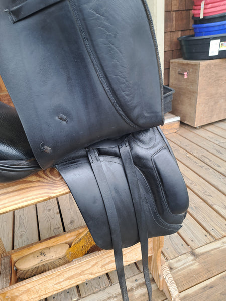 17.5" Cambridge Dressage Saddle
